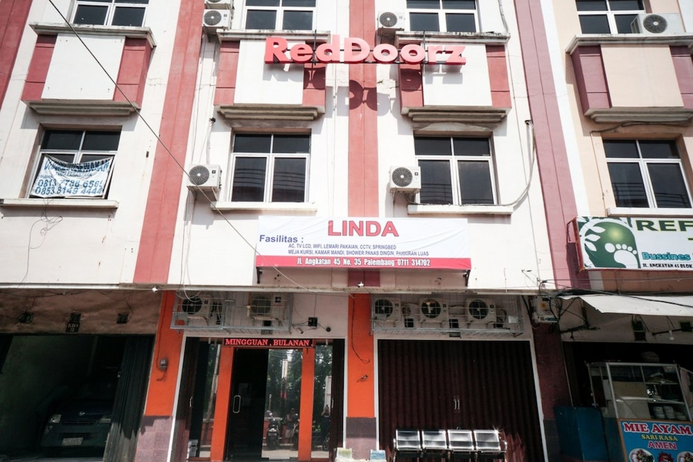RedDoorz near Palembang Square Mall 2 2/23
