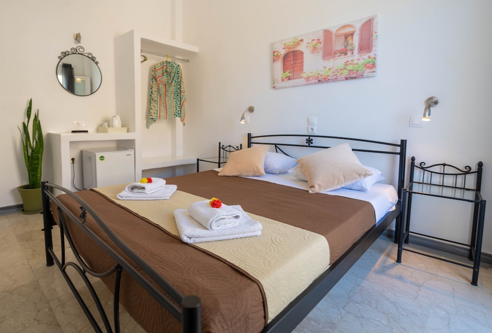 Join Us Low Cost Rooms 16/34