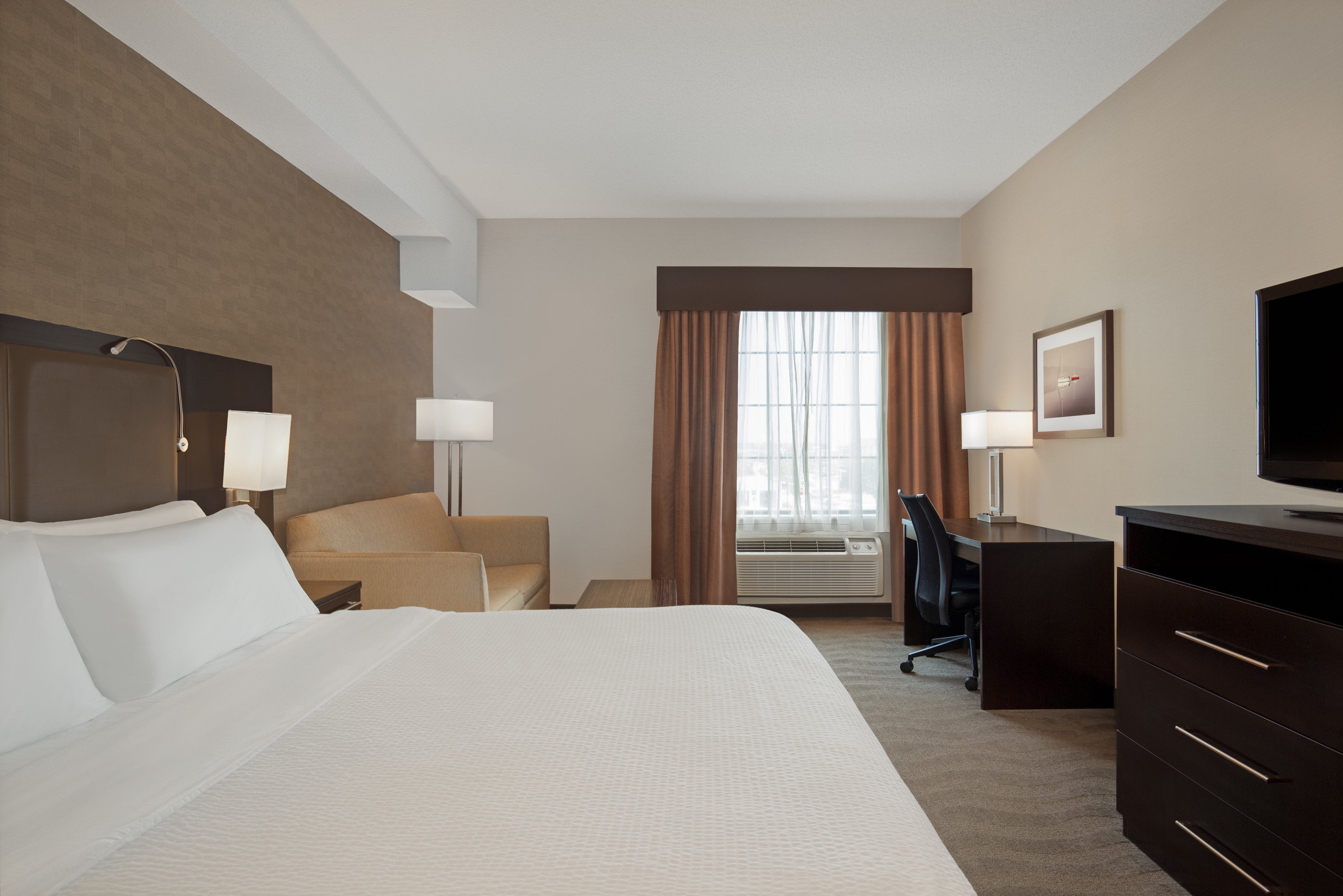 Holiday Inn Express Barrie 16/75