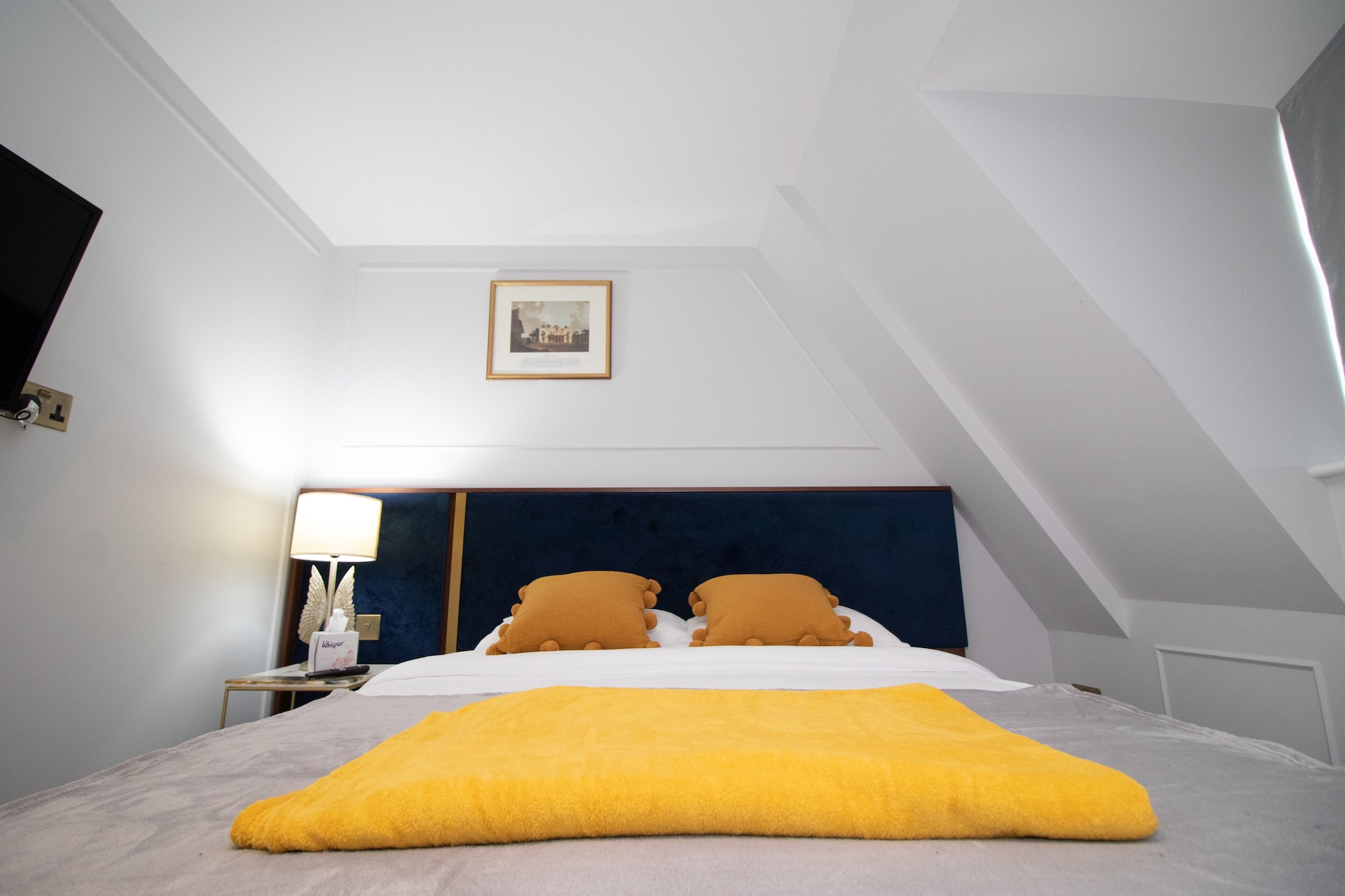 BASIC, DOUBLE BED, PRIVATE BATHROOM