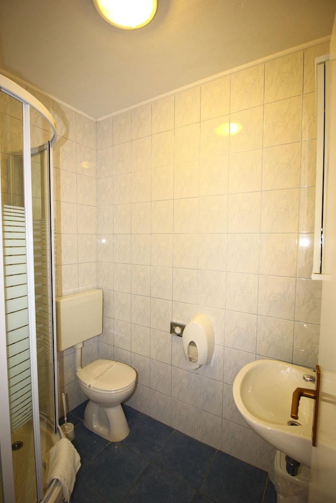 Bacan Serviced Apartments 25/64