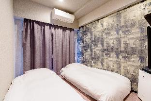 Female Twin Room With Shower