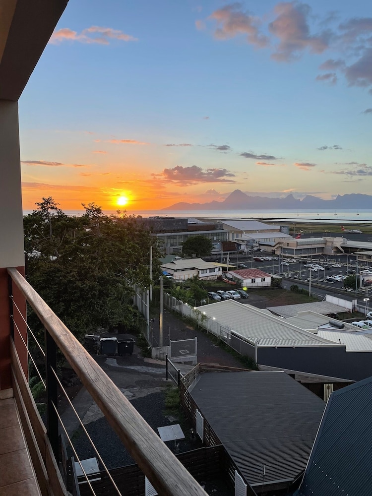Tahiti Airport Motel 42/64