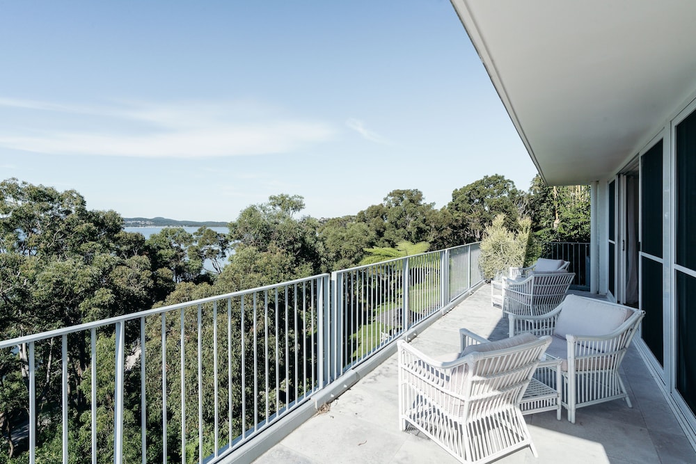 Bannisters Port Stephens 5/72