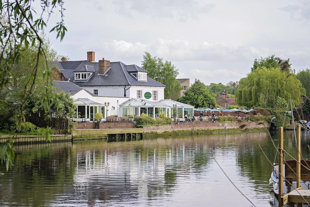 The Waveney House Hotel 52/58