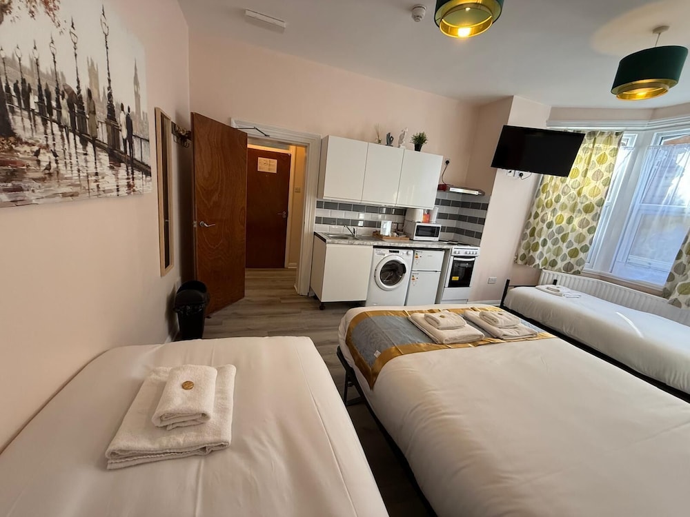 United Lodge Hotel Apartments 12/35