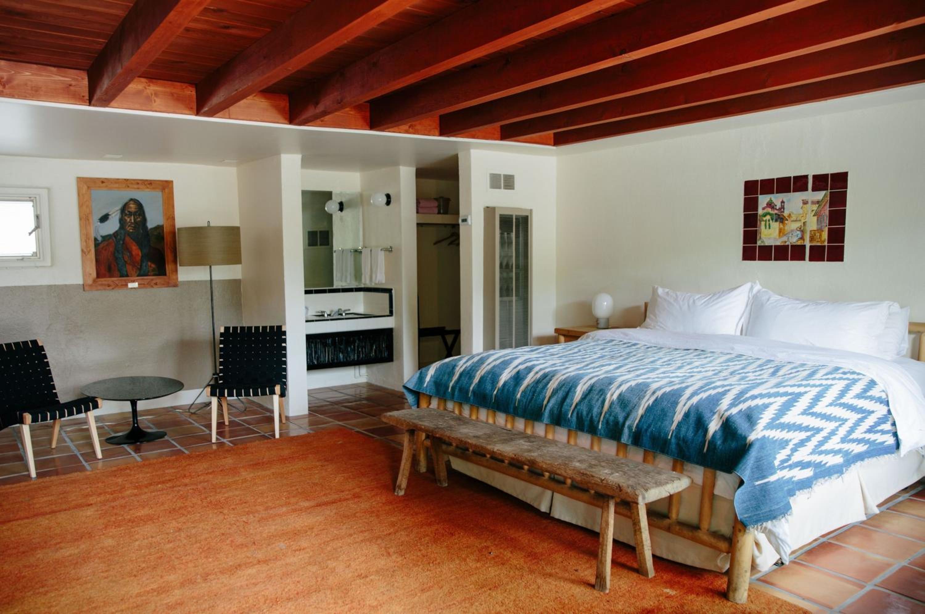 Kiva, King Bed