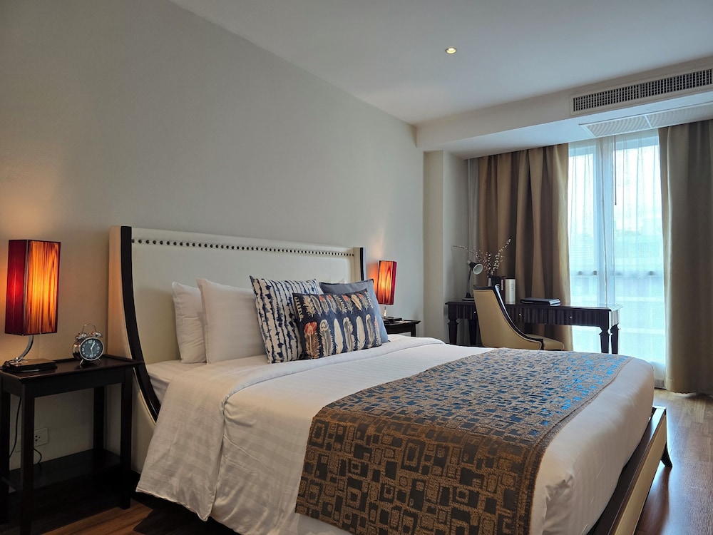 The Bless Hotel And Residence 30/80