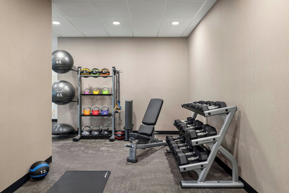 Residence Inn by Marriott Mechanicsburg 12/40