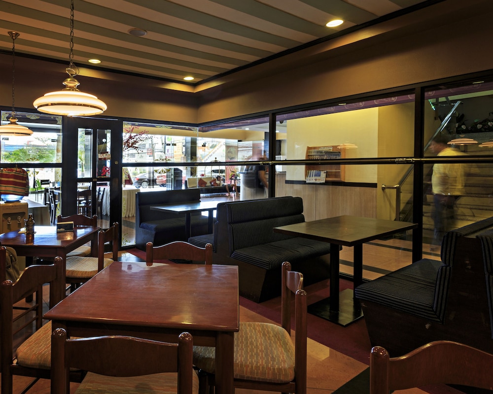 The Orchard Cebu Hotel & Suites 42/54