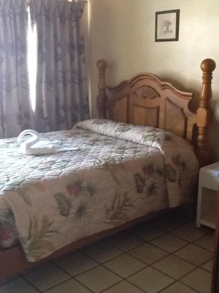 Beachcross Villa Apartments 5/19