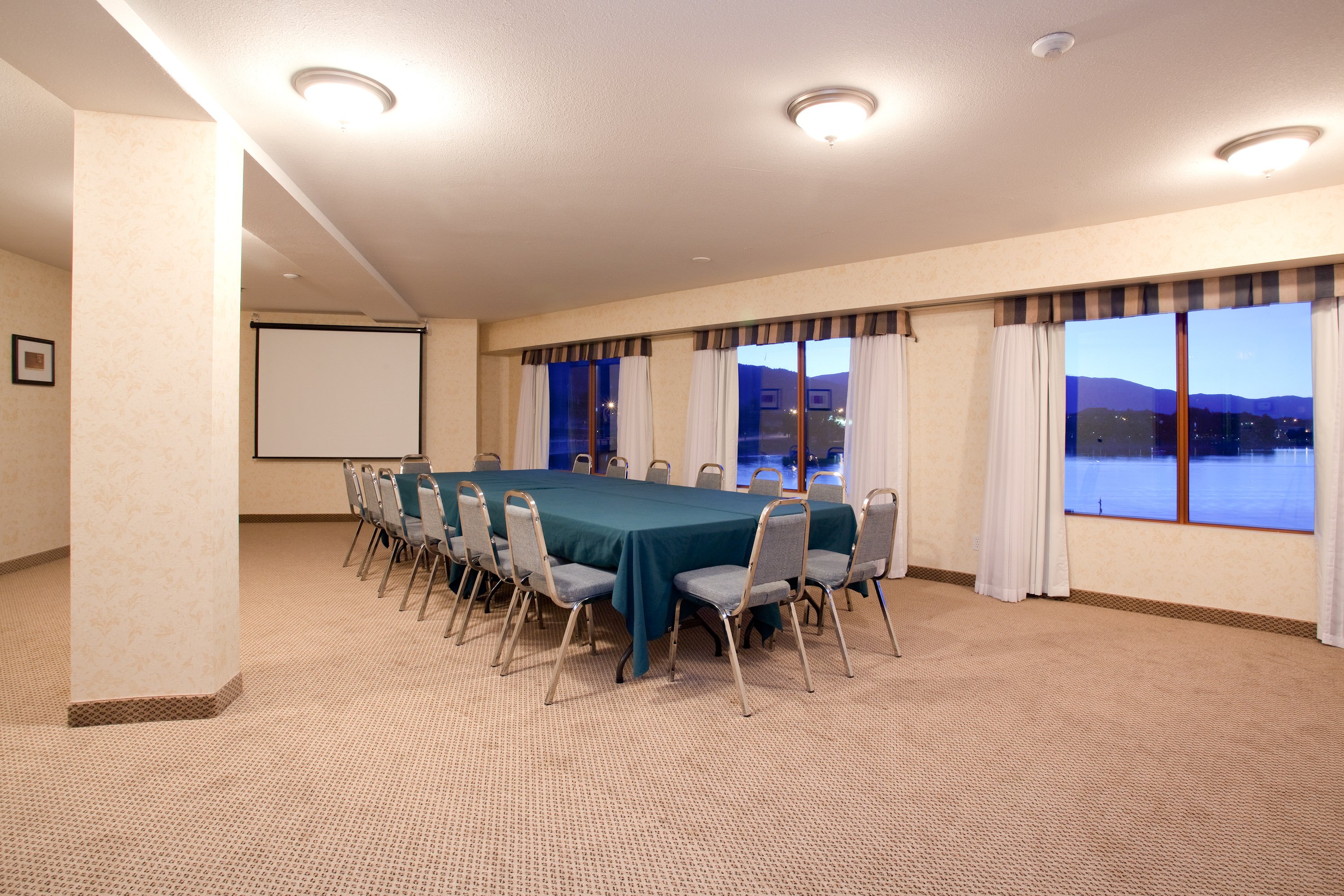 Holiday Inn Osoyoos 68/81