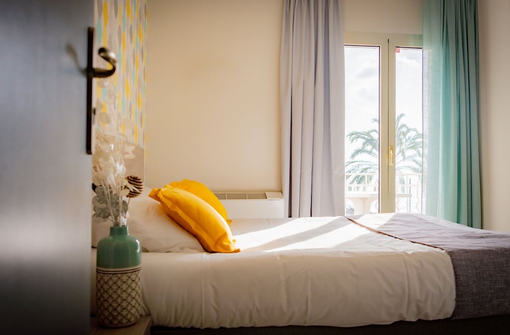 Hôtel Reine D'Azur 22/50