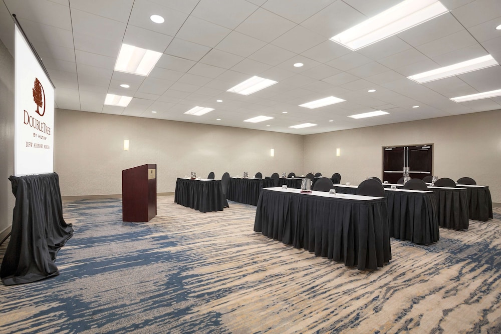 DoubleTree by Hilton Hotel Dallas DFW Airport North 52/53