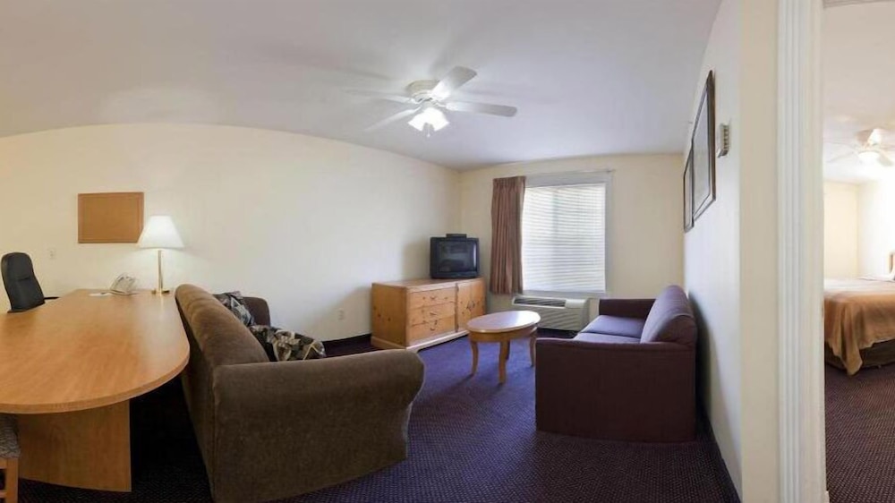 Candlewood Suites St. Joseph Benton Harbor 17/38