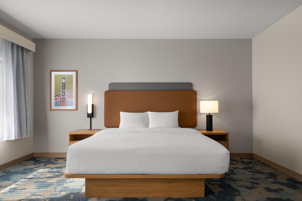 STUDIO, SUITE, KING BED