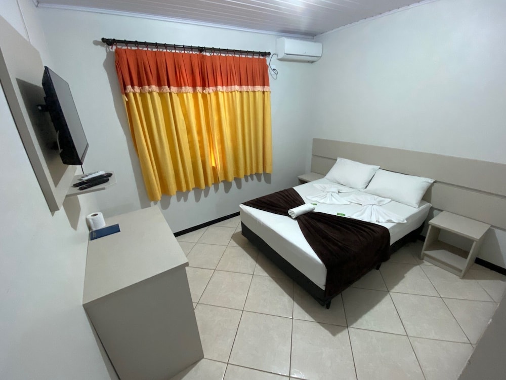 FAMILY, 1 DOUBLE AND 3 SINGLE BEDS