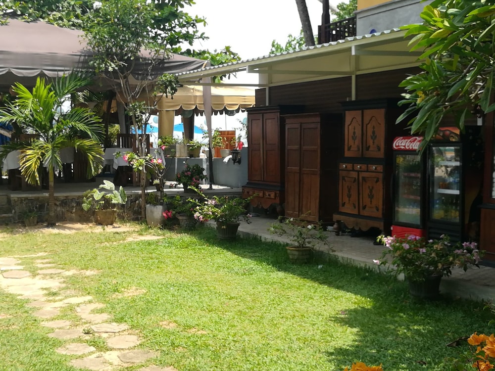 The Villa Hotel 35/42