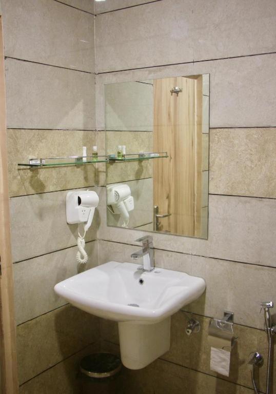 Hotel Reva Regency 36/38