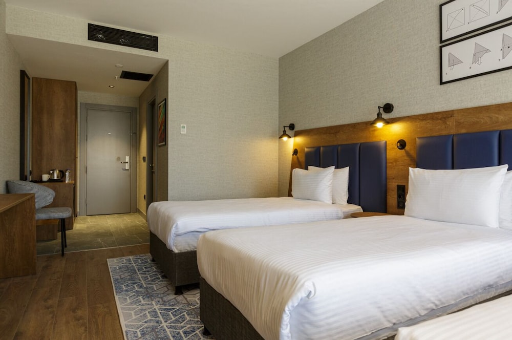 ROOM, TRIPLE, 3 BEDS