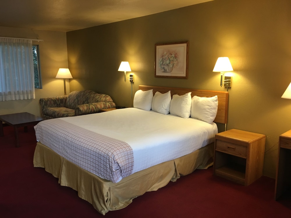 Vino Inn & Suites (ex Rancho Tee Motel) 15/63