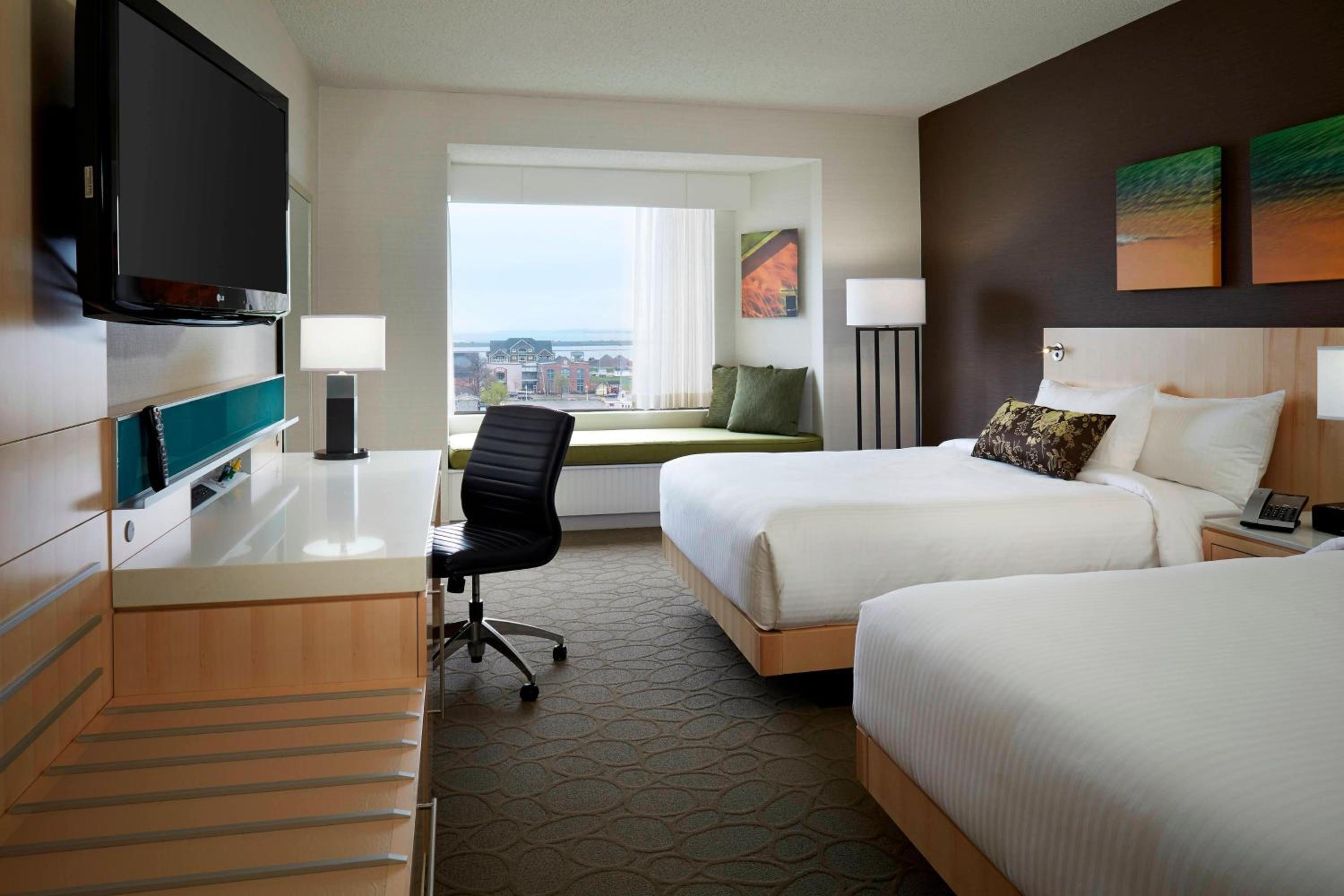 Room, 2 Queen Beds, Water View