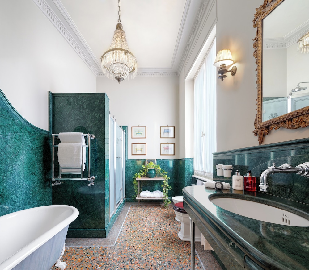 Serenissima, Suite, Queen Bed، Hotel Locarno 10/10