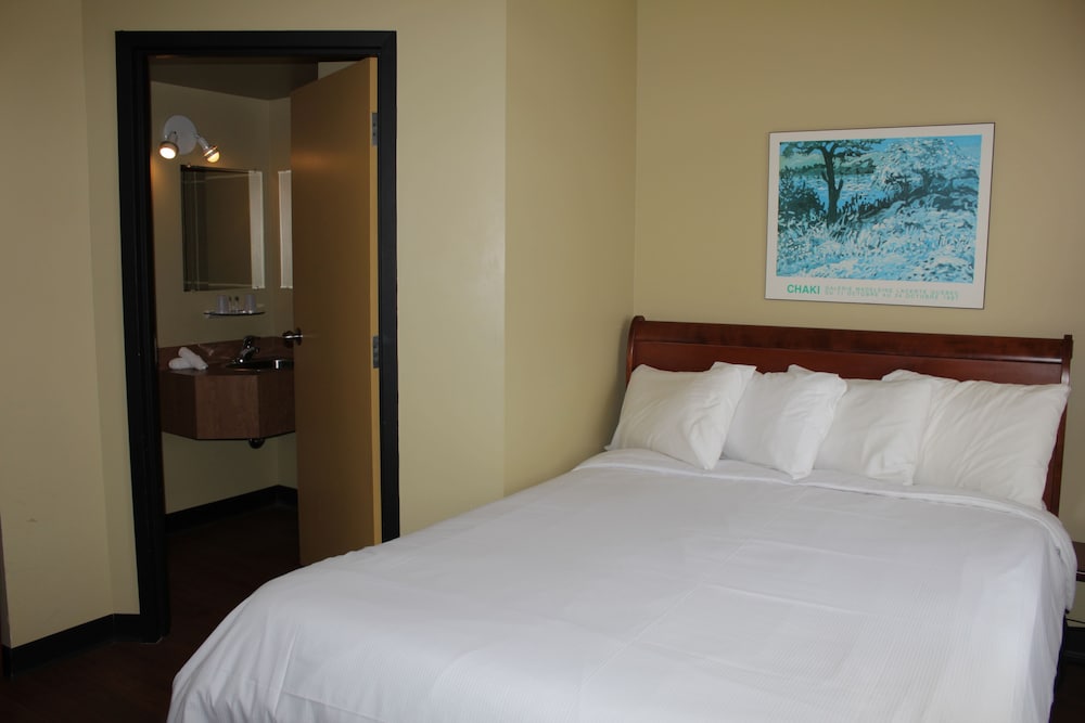 ROOM, QUEEN BED, PRIVATE BATHROOM