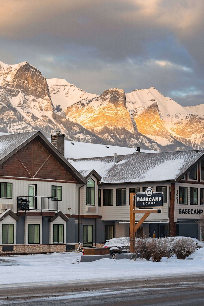 Basecamp Lodge Canmore 8/63
