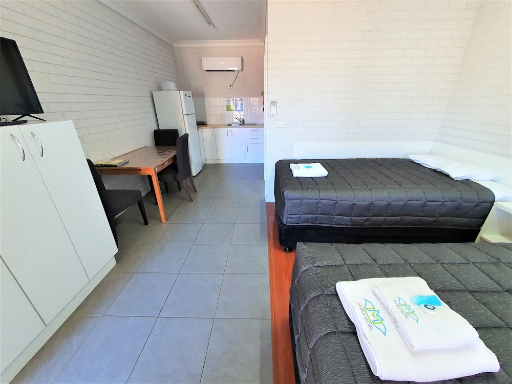 Maria Motel 40/60