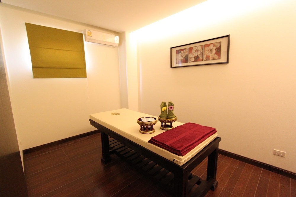 S Tara Grand Hotel 13/44