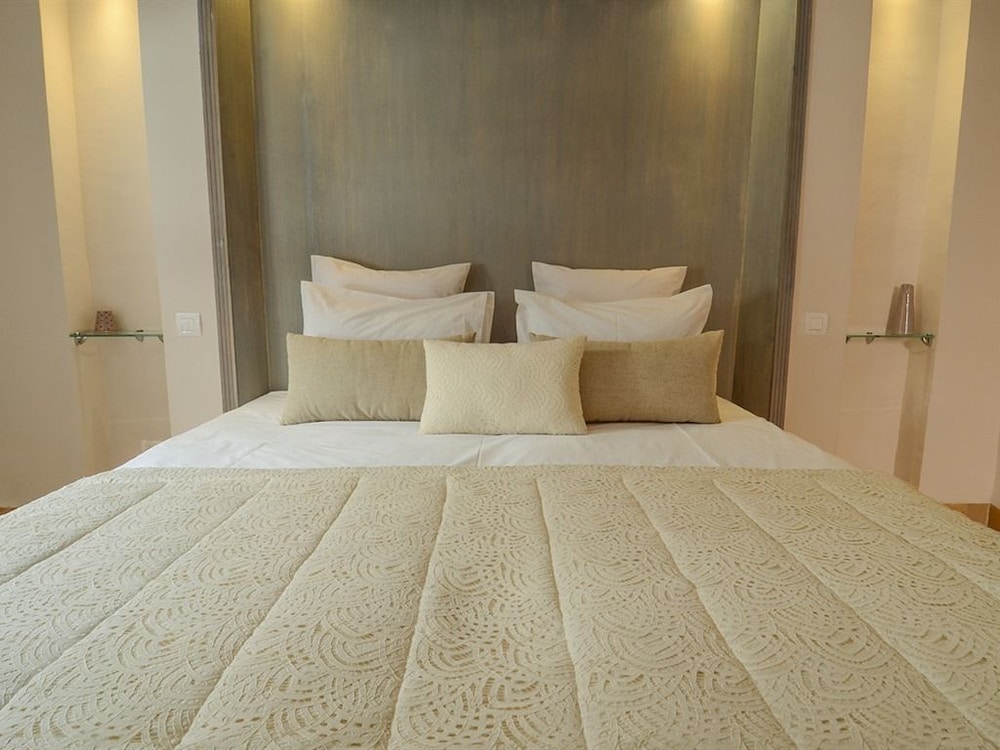 Riad Ayni 14/53