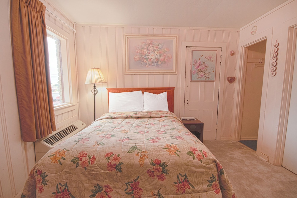 غرفة بسرير كوين لغير المدخنين، Sunflower Motel Hiawatha By OYO 3/8