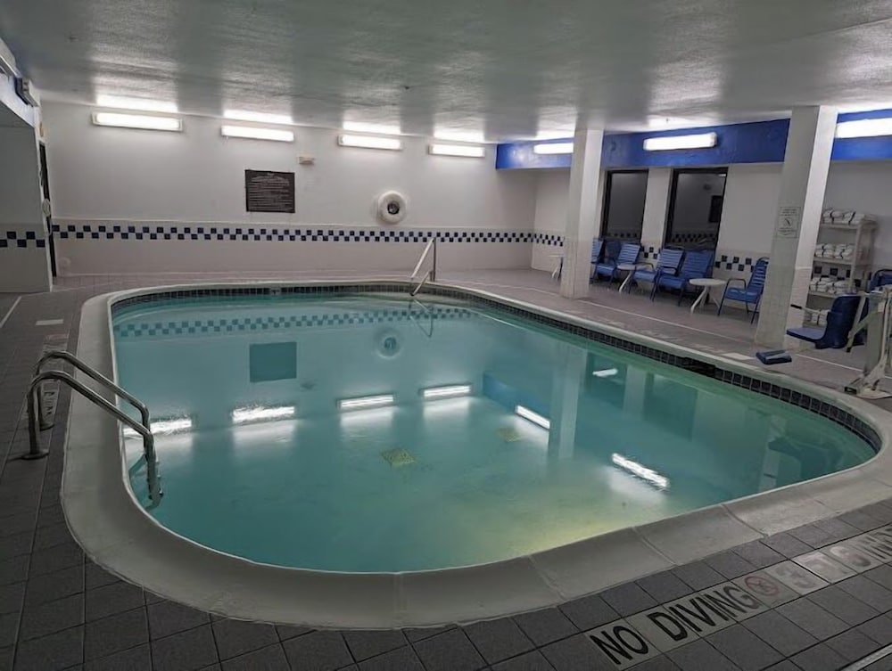 Countryside Inn and Suites 18/28