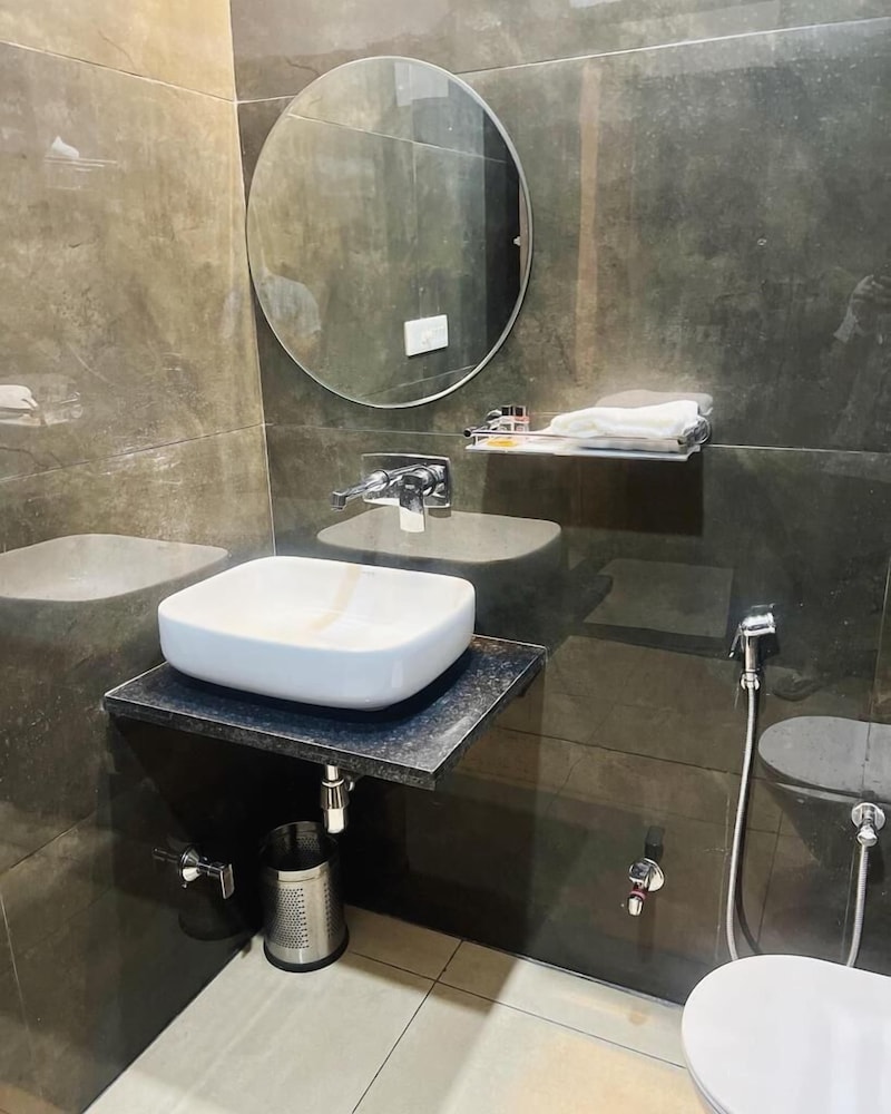 R.G Bilkha Hotel and Resorts 41/47