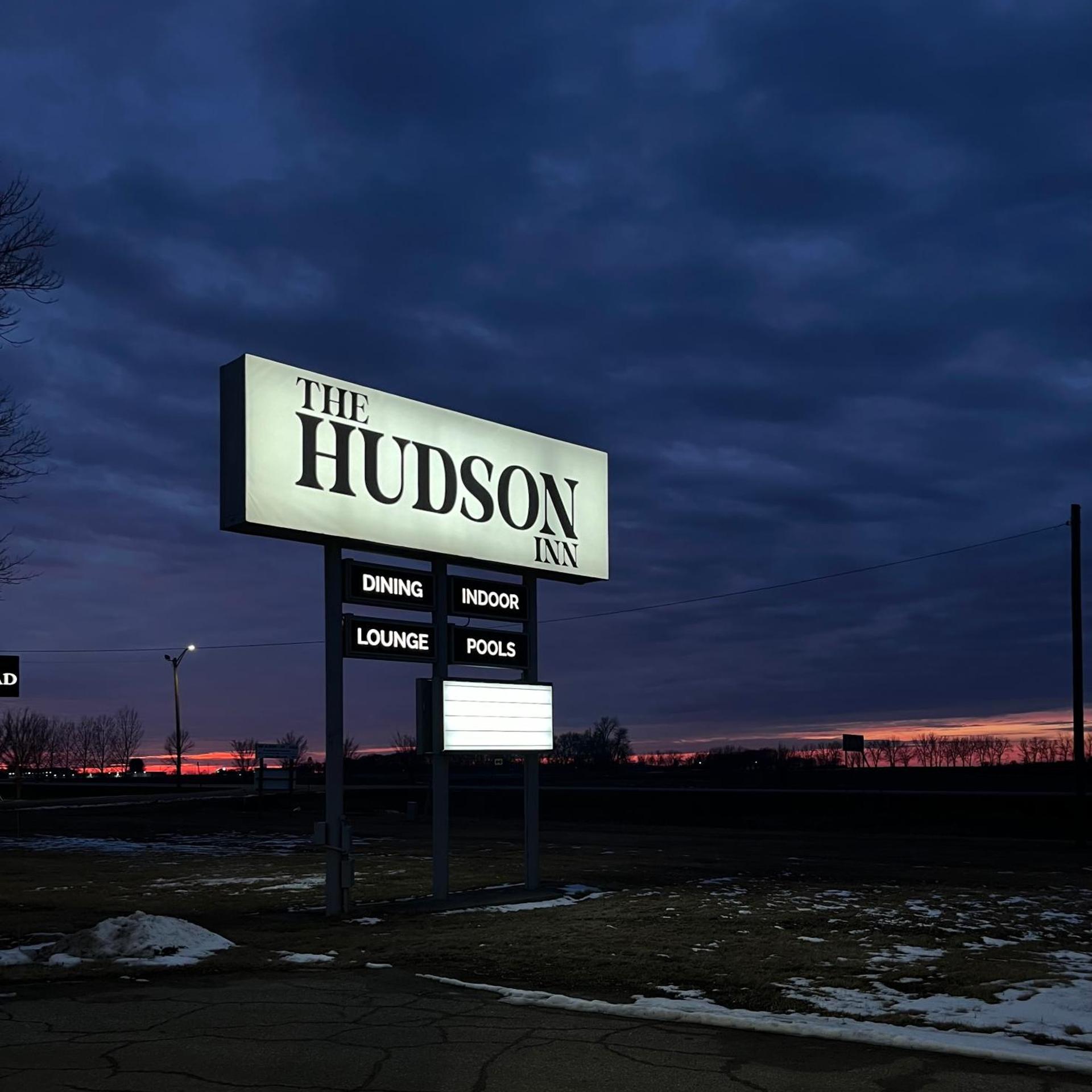 The Hudson Inn 25/27