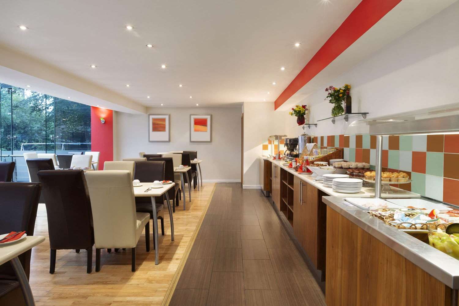 Ramada by Wyndham Hounslow - Heathrow East 4/13