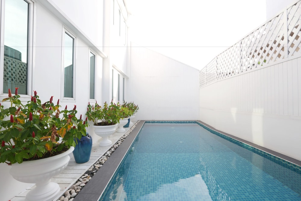 Casa Blanca Boutique Hotel 67/73