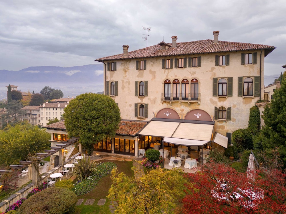 Hotel Villa Cipriani 6/77