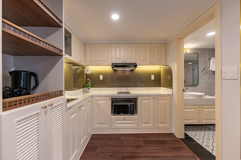 Golden Sun Apartment & Hotel 12/50