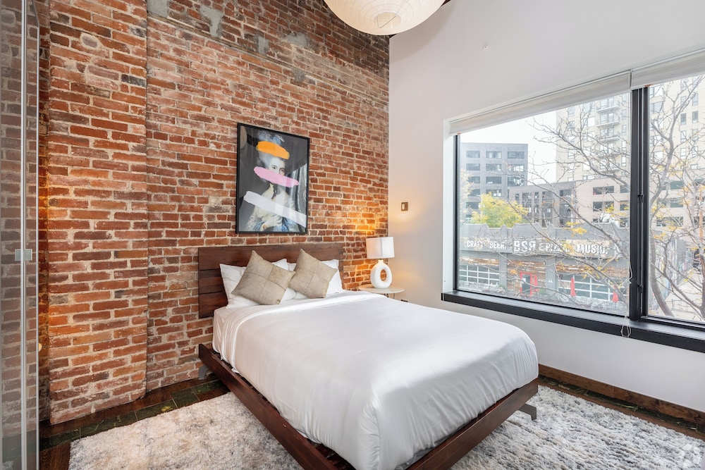 House, King Bed, 3 Queen Beds, Sofa