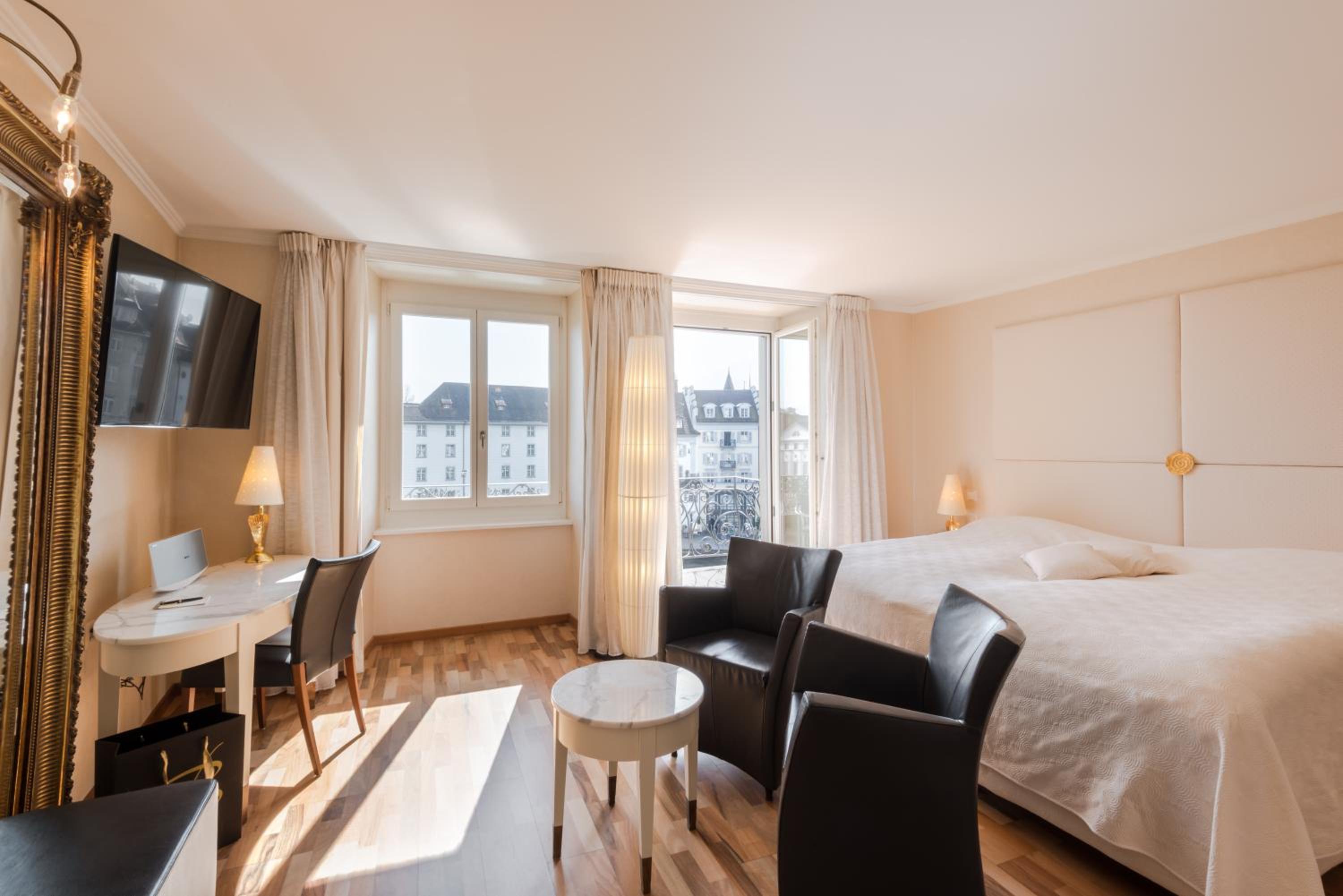 غرفة ثلاثية بإطلالة على النهر، Hotel des Balances 6/8