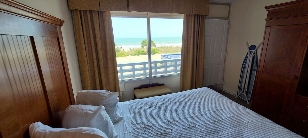 Oceanfront Twilight Surf Hotel 7/23