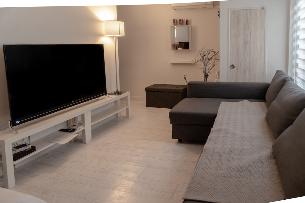 Myeongdong Artmonstay Guesthouse 48/74