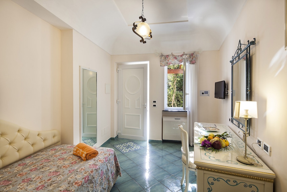 Hotel Tritone Resort And Spa 48/78