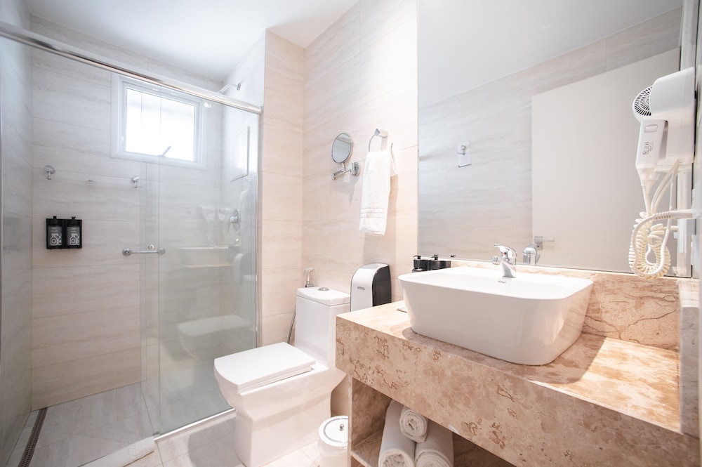 Brut by Slaviero Hoteis 62/63