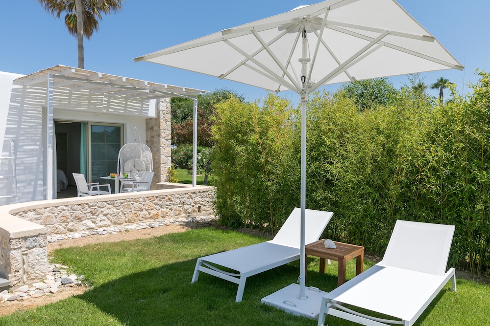 White Pearls Luxury Suites - Adults Only 58/69
