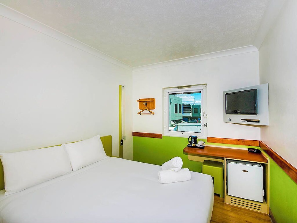 STANDARD, QUEEN BED