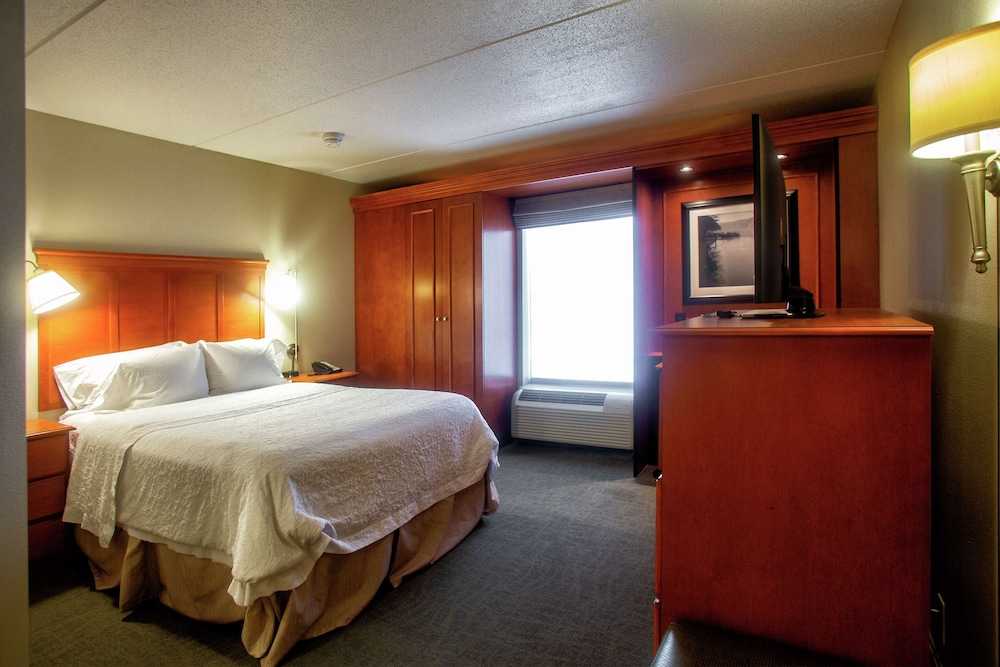 غرفة بسرير كوين، Hampton Inn Wheeling 2/7