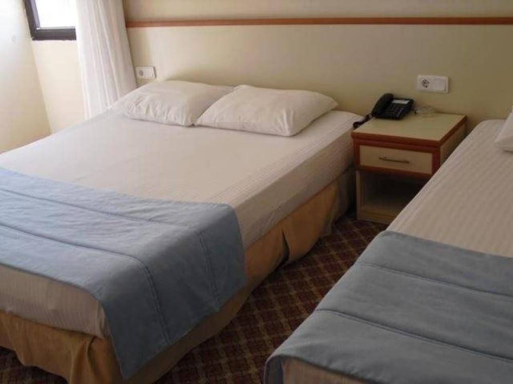 KERMAN HOTEL 15/52